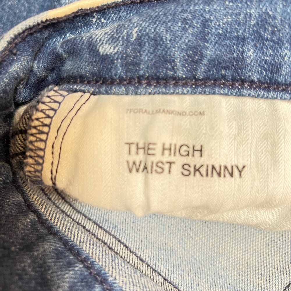 7 For All Mankind: Women’s Blue Jeans side white stripe. - Picture 9 of 11